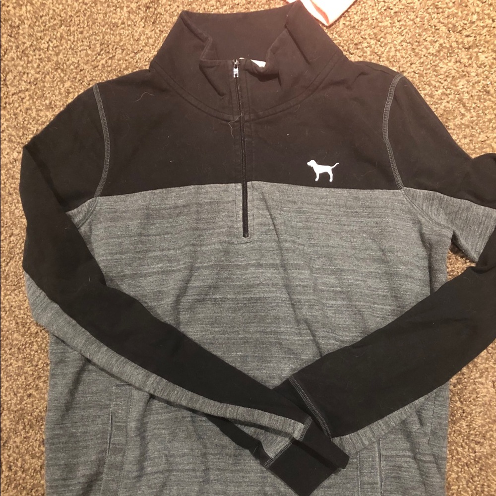 VS Pink Medium 1/2 zip pull over black / gray
